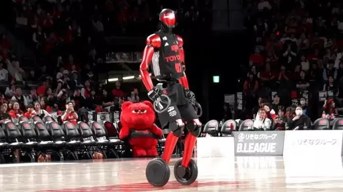 Toyota-Debuts-CUE7-Basketball-Robot-with-Human-Like-Mobility.jpg